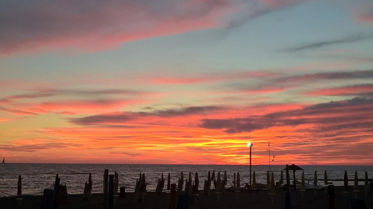 From Ostia Beach To Rome & Airport In A Heartbeat! Екстериор снимка